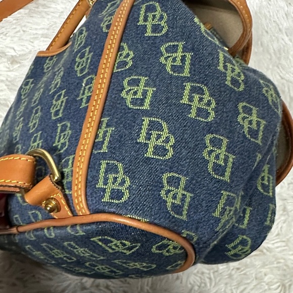 Dooney & Bourke Vintage Navy and Tan Signature Backpack Excellent Condition - Picture 5 of 16